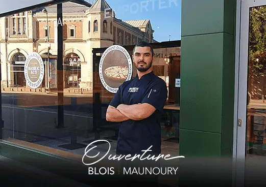 Jimmy froufe - franchisé de Blois devant son restaurant à l'occasion de l'ouverture